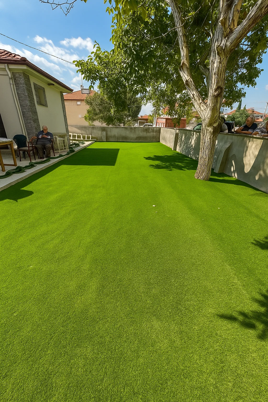 Dayanıklı ve gerçek görünümlü peyzaj çim halı – bahçe, balkon ve dış mekan dekorasyonu için ideal yapay çim kaplama